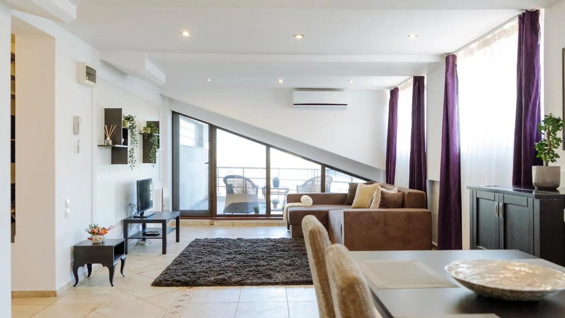 Amazing City Views - Charming Penthouse & Aparment Bucareste