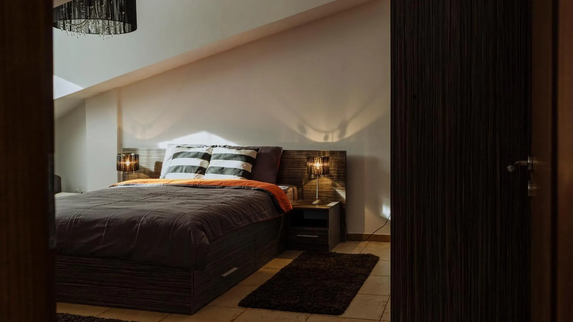 Apartamento Amazing City Views - Charming Penthouse & Aparment Bucareste