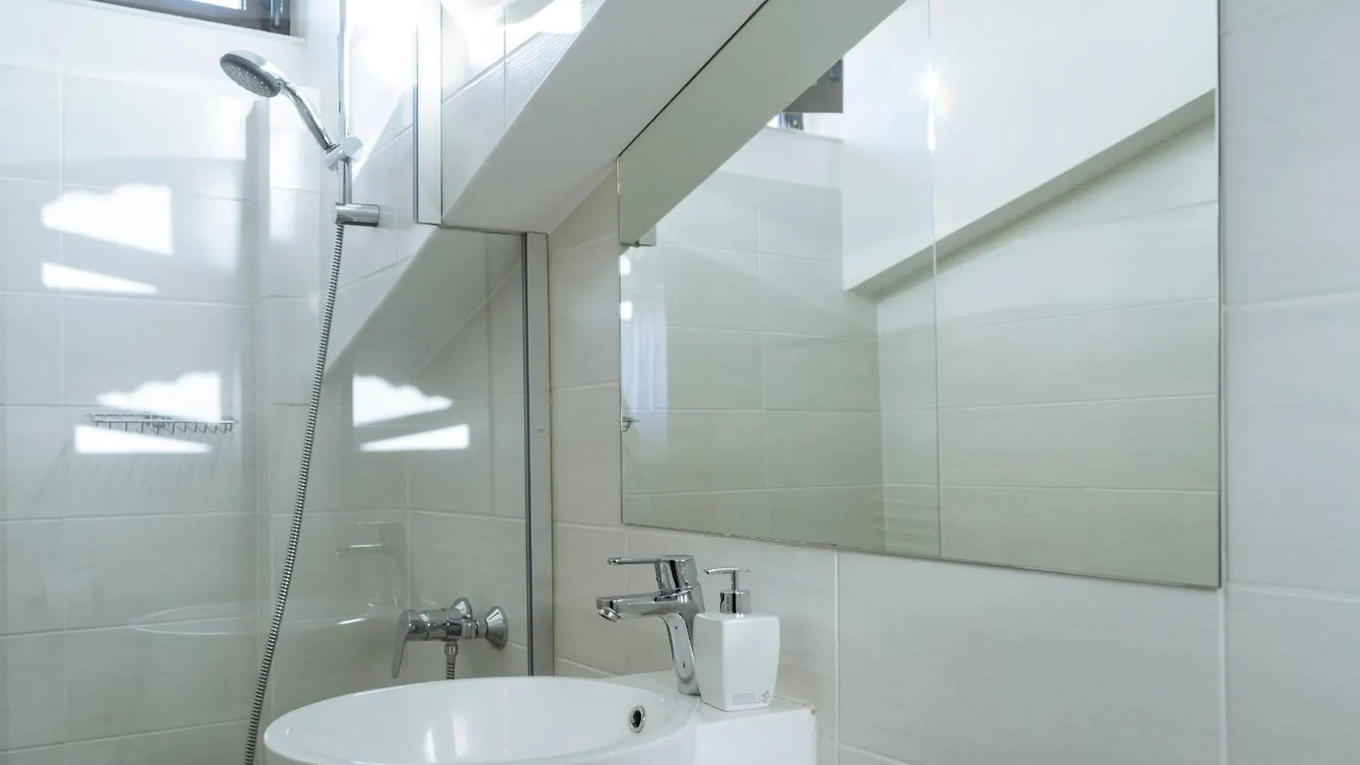 Amazing City Views - Charming Penthouse & Aparment Bucareste 0*,