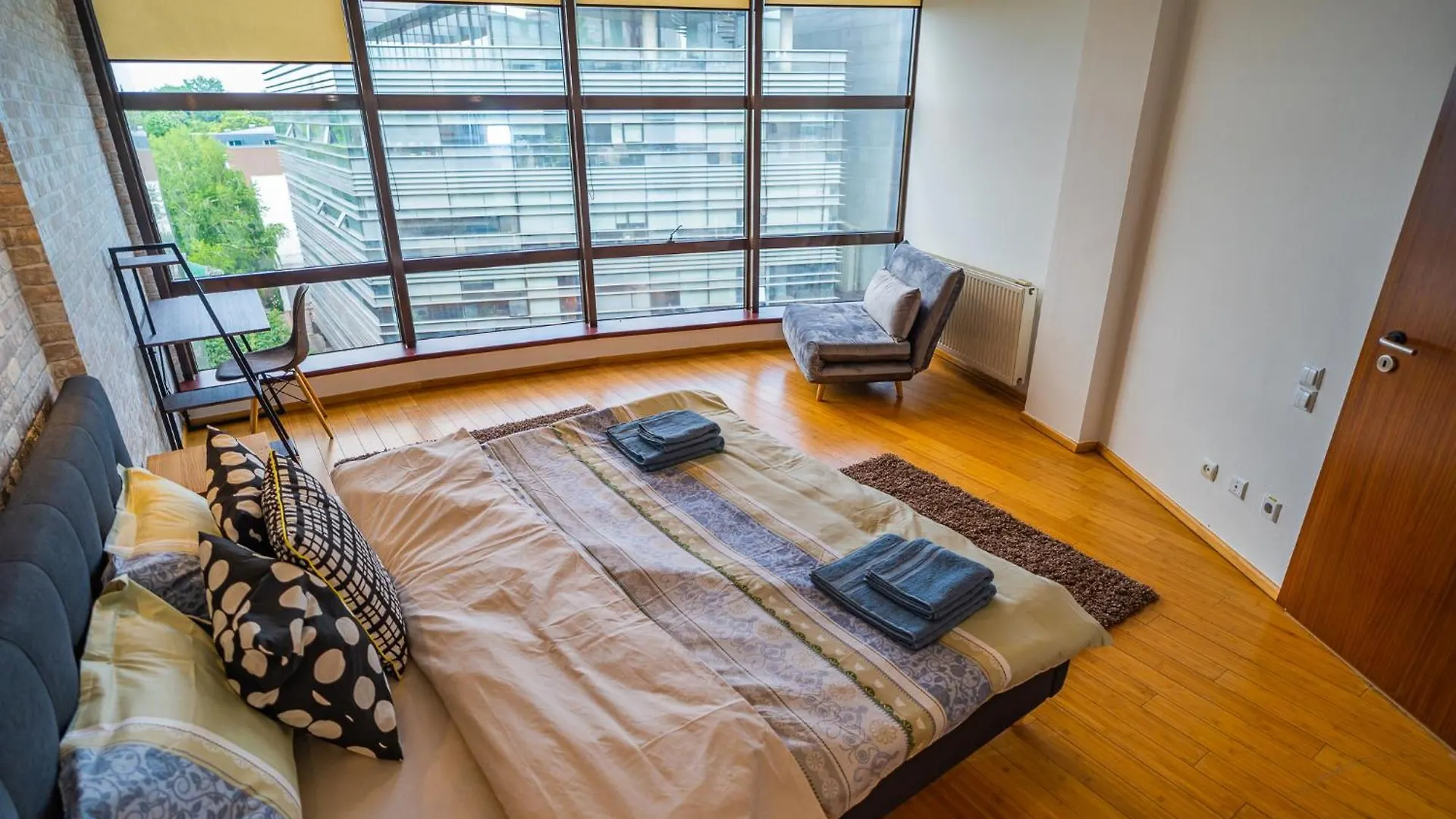 Amazing City Views - Charming Penthouse & Aparment Bucareste Apartamento