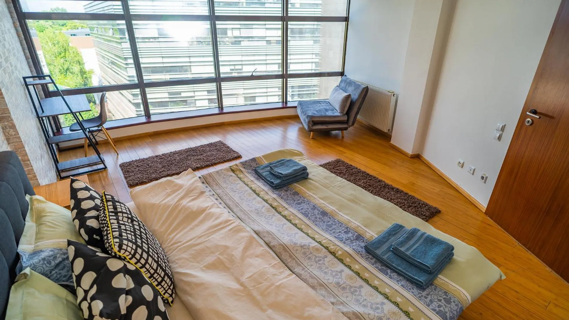 Amazing City Views - Charming Penthouse & Aparment Bucareste
