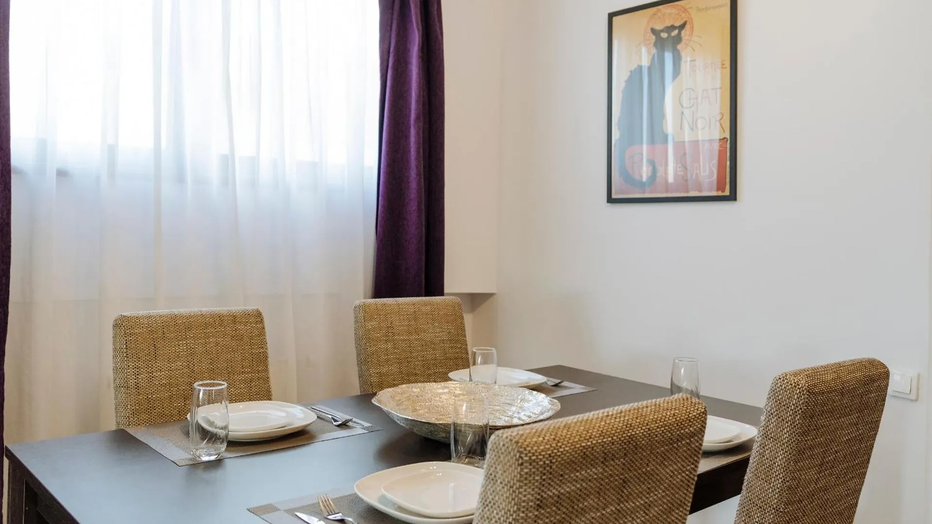 Amazing City Views - Charming Penthouse & Aparment 부쿠레슈티