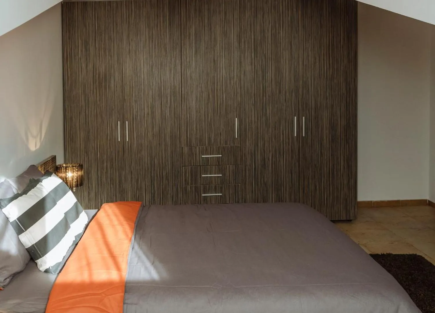 Amazing City Views - Charming Penthouse & Aparment 부쿠레슈티