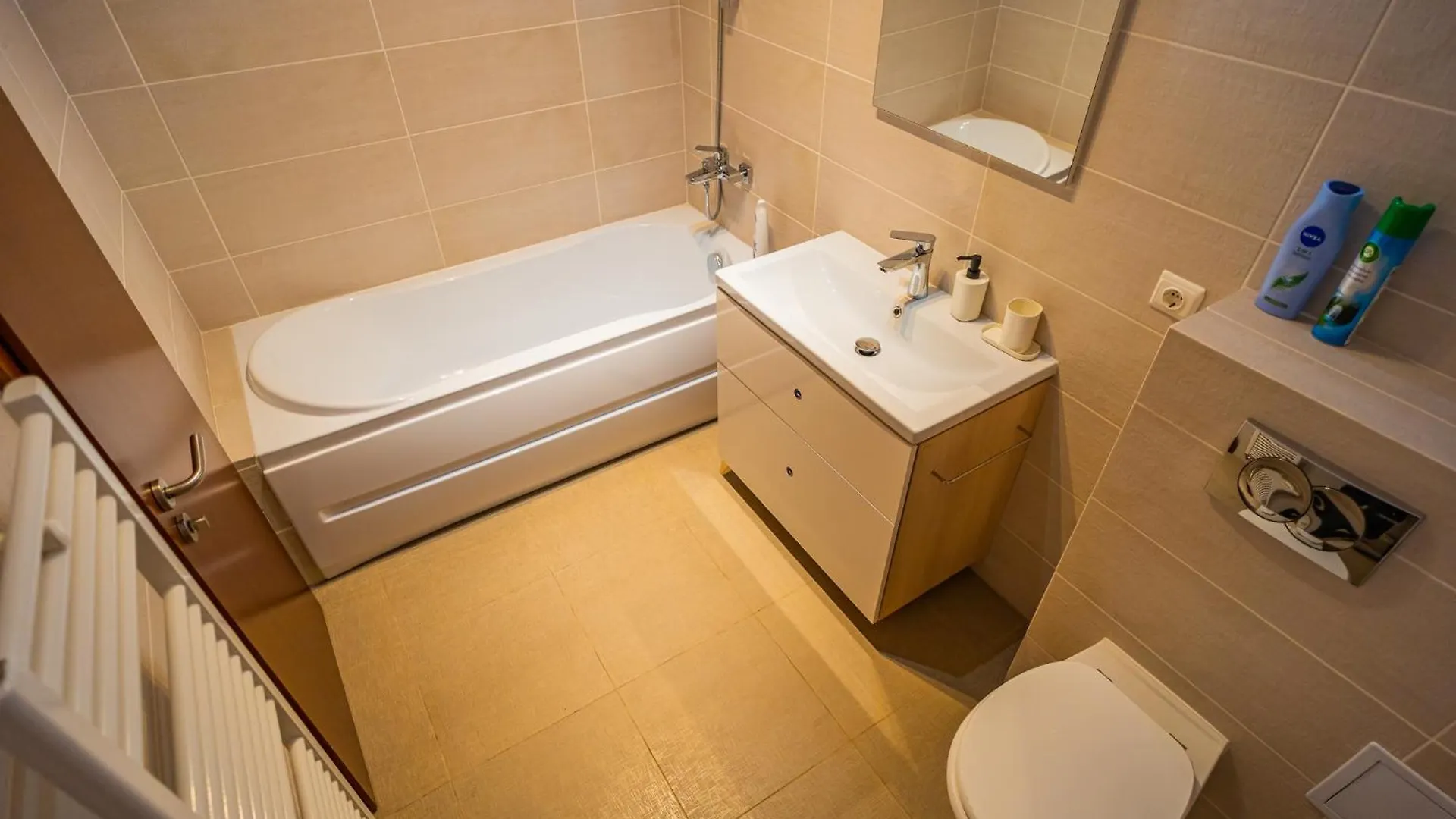 Amazing City Views - Charming Penthouse & Aparment 부쿠레슈티 0*,  루마니아