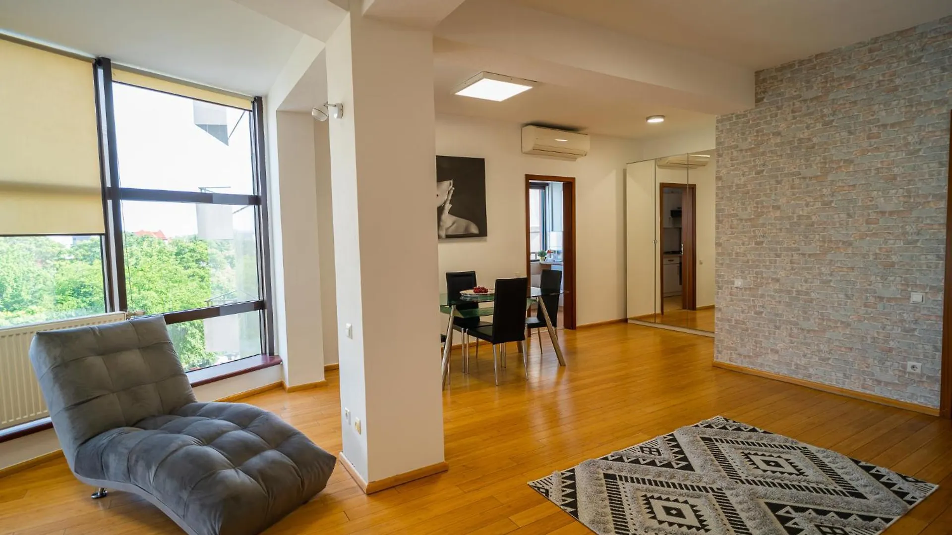 아파트 Amazing City Views - Charming Penthouse & Aparment 부쿠레슈티