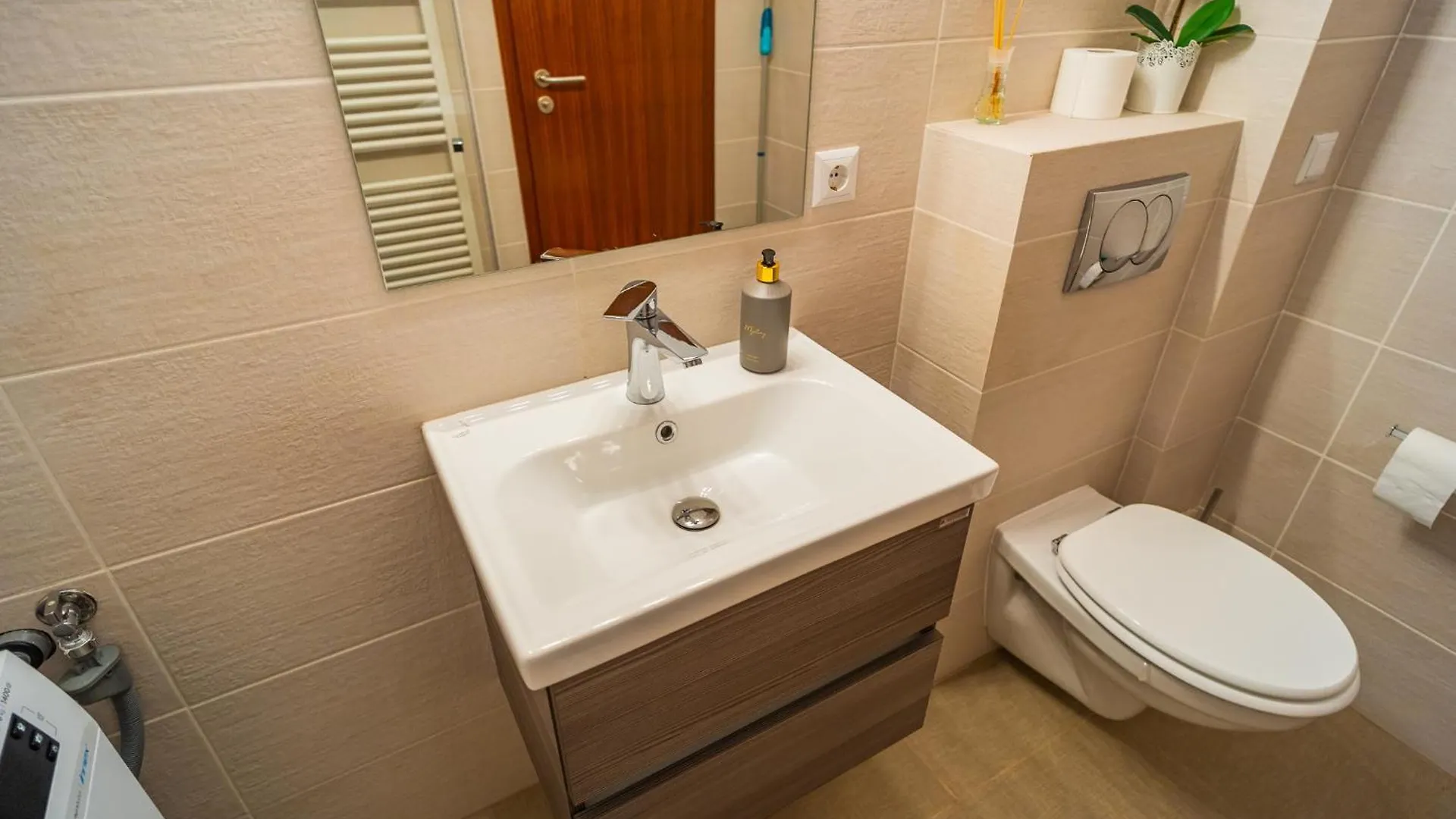Amazing City Views - Charming Penthouse & Aparment 부쿠레슈티 0*,